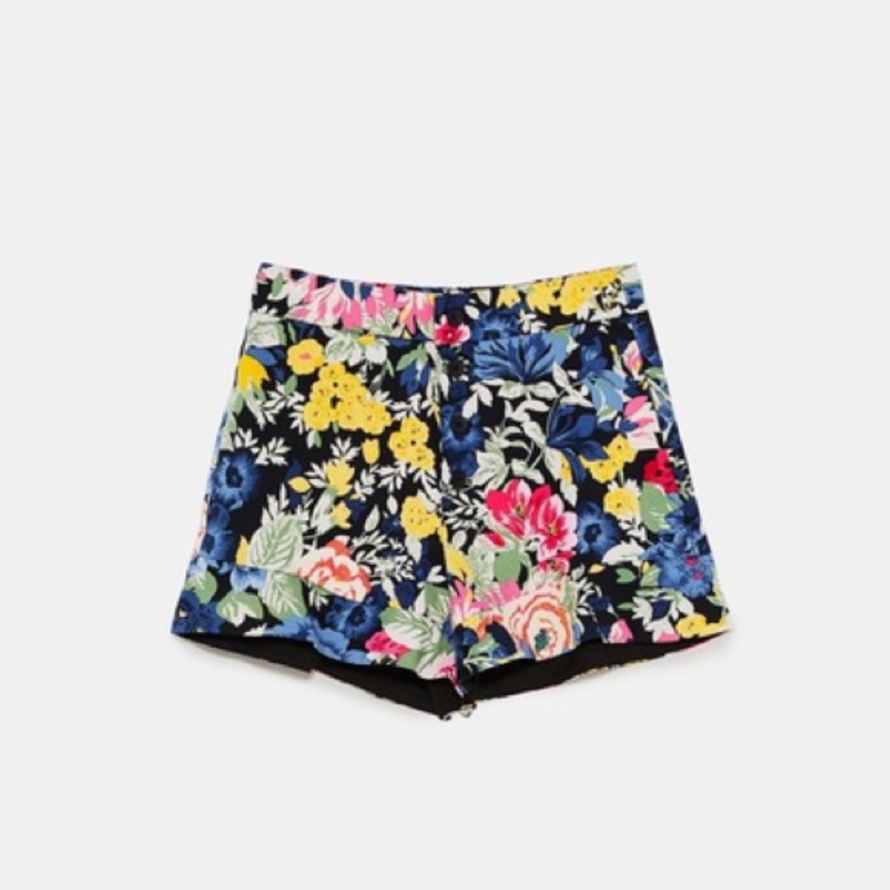 Zara button front ruffle hem floral shorts
